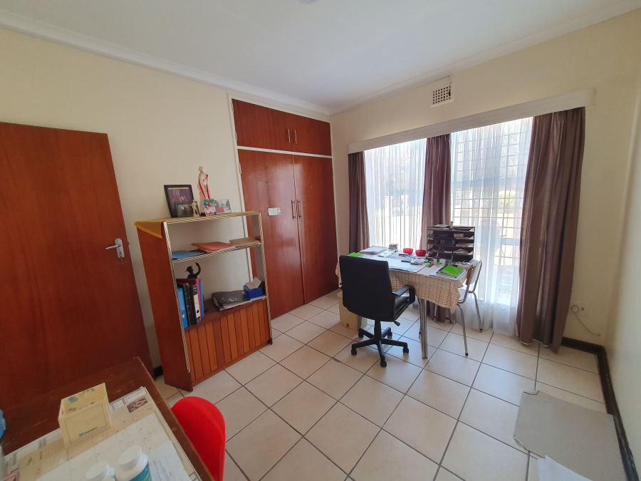 4 Bedroom Property for Sale in Flamingo Park Free State